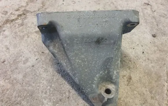 Mercedes-Benz S W221 Engine mounting bracket A2732230404 ENAC46000