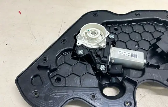 Audi A8 S8 D4 4H Rear door soft close latching motor 4H0839916 4F0837060