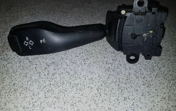 BMW 5 E39 Indicator stalk 8363668 01104010