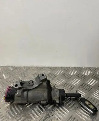 Audi A4 S4 B5 8D Ignition lock 4b0905851B
