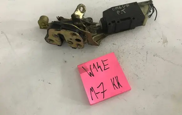 Opel Omega B2 Front door lock 1212123