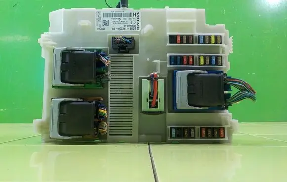 Volvo S60 Fuse box set BG9T14C256FB BEZPIECZNIKOW
