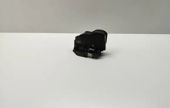 BMW 5 E60 E61 Front door lock 7167068