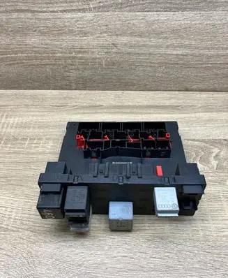 Audi A3 S3 8P Fuse module 8P0907279C F005V00493