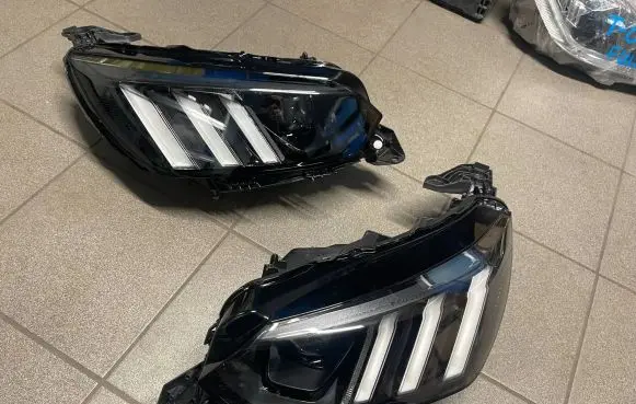 Peugeot 2008 II Headlight/headlamp 9823194180 9823193480