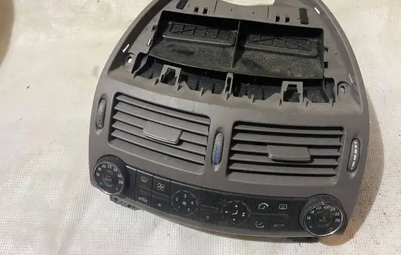 Mercedes-Benz E W211 Climate control unit 2118300385 A2118300385