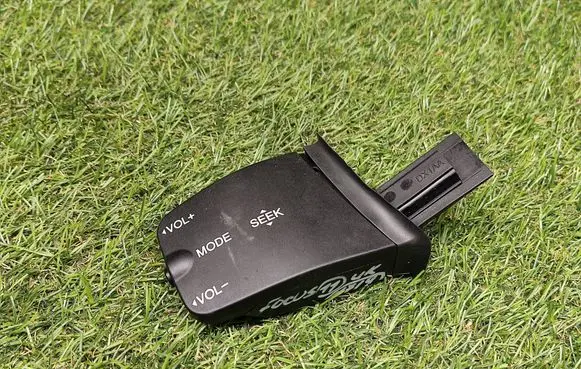 Ford Focus Multifunctional control switch/knob 758710