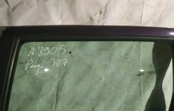 Peugeot 307 Rear door window glass