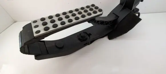 Mercedes-Benz C W203 Accelerator throttle pedal A2033000904