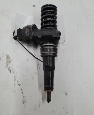 Volkswagen PASSAT B6 Fuel injector 038130073AG 0414720215