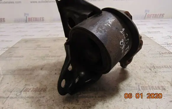 Nissan Almera Tino Engine mount bracket