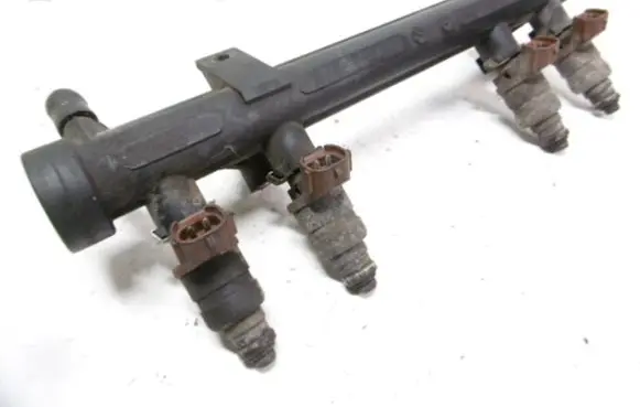 Skoda Fabia Mk1 (6Y) Fuel injector 047906031