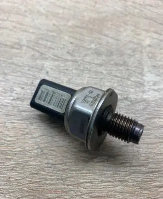 Ford Mondeo MK II Fuel pressure sensor 55PP0203 0609507544