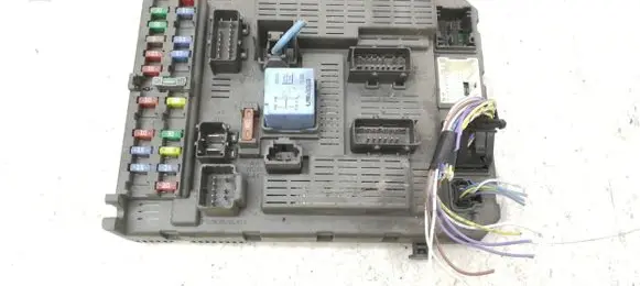 Peugeot 807 Fuse module 1400010480