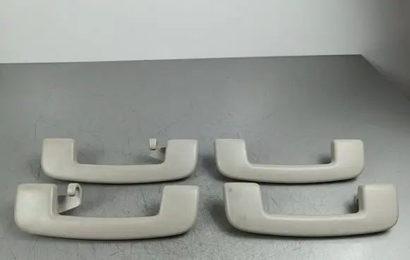 Mitsubishi Outlander IV A set of handles for the ceiling 
