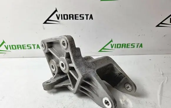 Hyundai Ioniq Engine mounting bracket