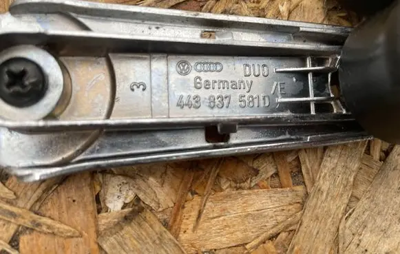 Volkswagen PASSAT B5 Rear door window winding handle 443837581D 443837575A