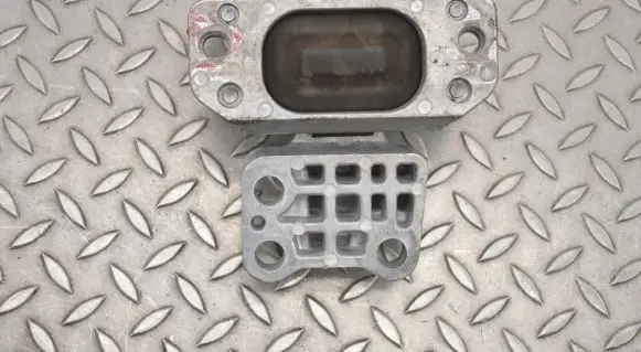 Fiat 500X Engine mount bracket 00520903480
