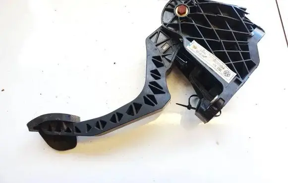 Volkswagen Golf VI Clutch pedal 1k1721059