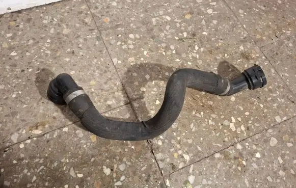 Volvo V60 Engine coolant pipe/hose 31319019