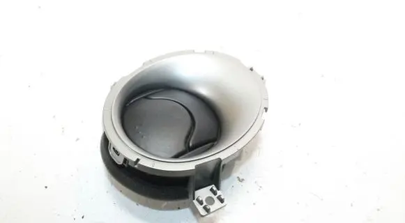 Nissan Juke I F15 Dashboard air vent grill cover trim 687P400A14