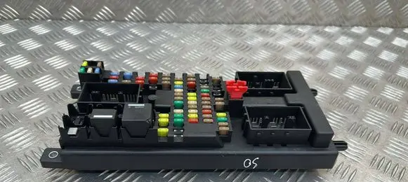 Jaguar XJ X351 Fuse module AW9314F041AE 004884130