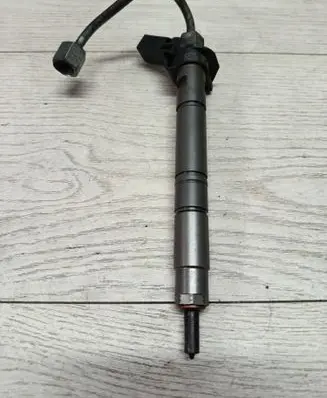 Volkswagen PASSAT B8 Fuel injector 24072200805 09864354221541