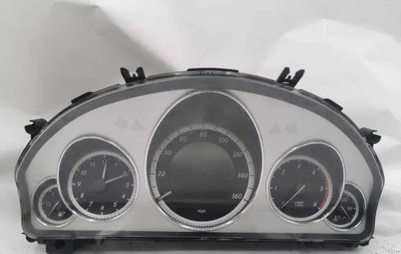 Mercedes-Benz E W212 Speedometer (instrument cluster) A2129014100 A2049024102