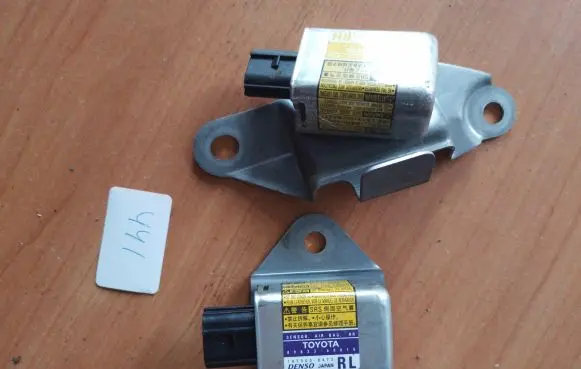 Toyota Land Cruiser (J120) Airbag deployment crash/impact sensor 8983360010 8983360020