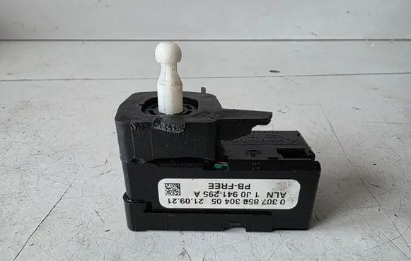 Skoda Octavia Mk4 Headlight level adjustment motor 1J0941295A