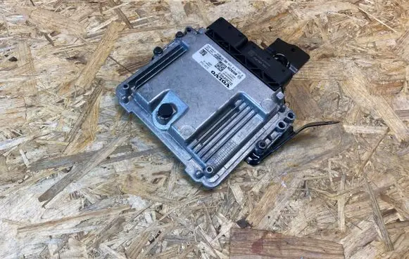 Volvo XC40 Engine control unit/module 32360463