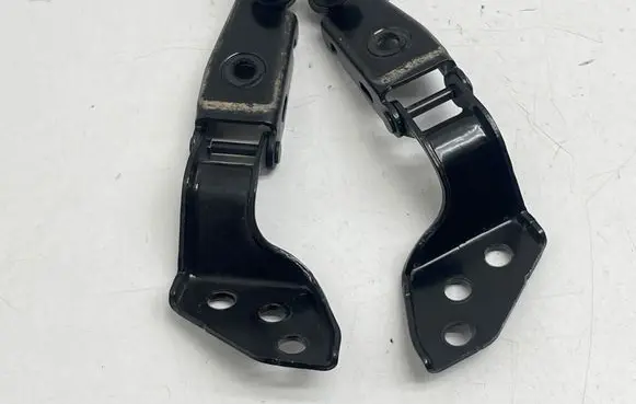 Nissan Rogue Tailgate/trunk/boot hinge 