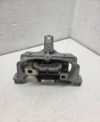 Mercedes-Benz CLA C117 X117 W117 Engine mount bracket A2462402617