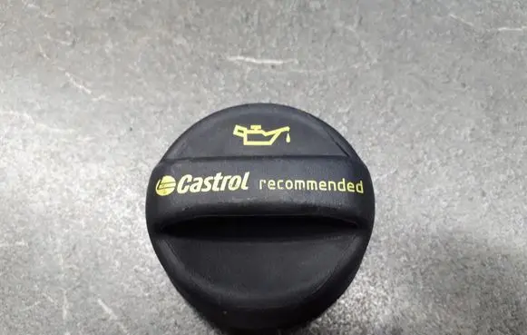 Ford Fiesta Oil filler cap 9670015080