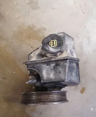 Volvo S40, V40 Power steering pump