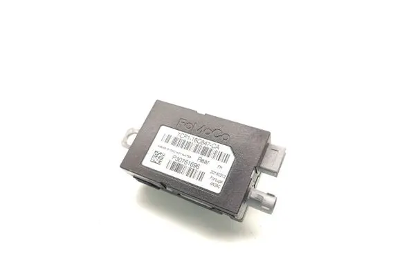 Ford Focus Aerial antenna amplifier P30761696 7CP1-18C847-CA