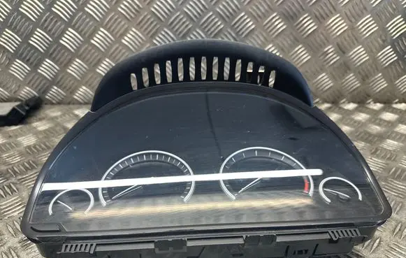 Speedometer (instrument cluster)