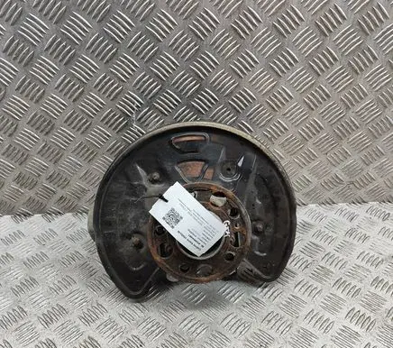 Rear wheel hub