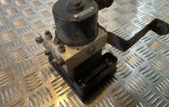 Volvo V50 ABS Pump 31274908 000001251F2 10096004343