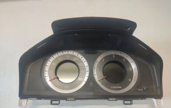 Volvo V70 Speedometer (instrument cluster) 31270370AA