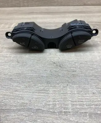 Ford Focus Air conditioning (A/C) switch 98AG19A945CF