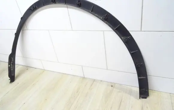 Porsche Cayenne (9PA) Front arch trim 165869600A