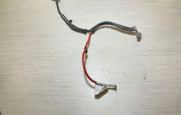 Audi A3 S3 8V Positive cable (battery) 5Q0971228K AEM0031