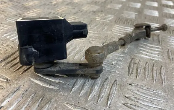 Mercedes-Benz E W211 Air suspension front height level sensor A0105427717