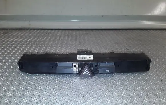Opel Zafira B Hazard light switch 13100105