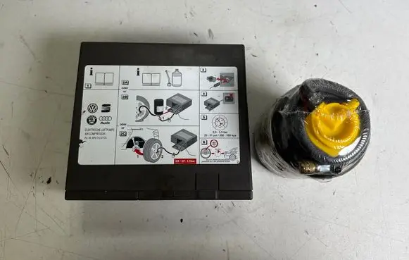 Audi A3 S3 8V Tire air pump compressor 8P0012615A