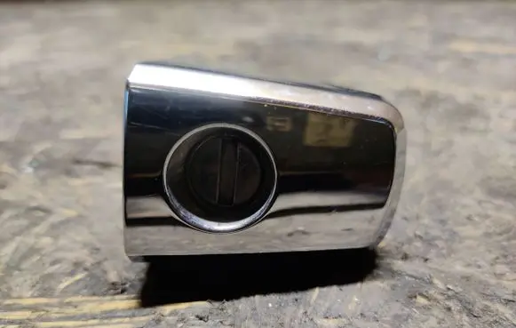 Chevrolet Captiva Front door lock (next to the handle) 