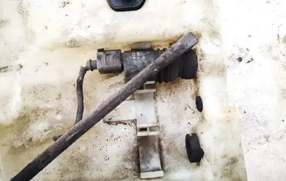 Mercedes-Benz CLK A209 C209 Windscreen/windshield washer pump