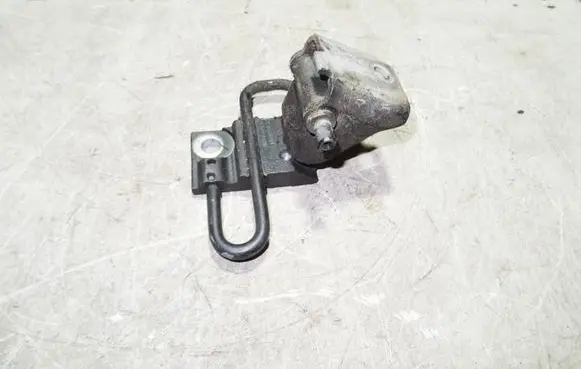 Audi A4 S4 B7 8E 8H Front door lower hinge 8E0831412E