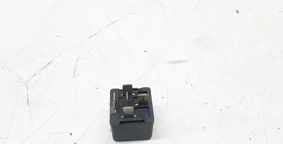 Mitsubishi Pajero Other relay MR301971